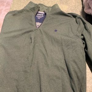 NWOT IZOD Sweatshirt